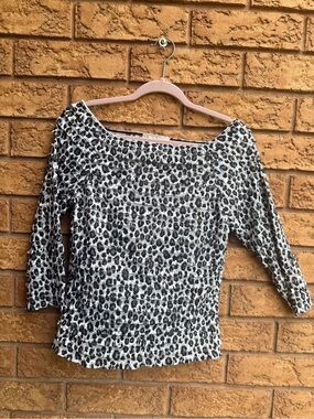 4/$25 • Zoe Boat Neck Ruched Leopard Print Fitted Shirt